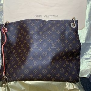 LOUIS VUITTON ARTSY SHOULDER BAG